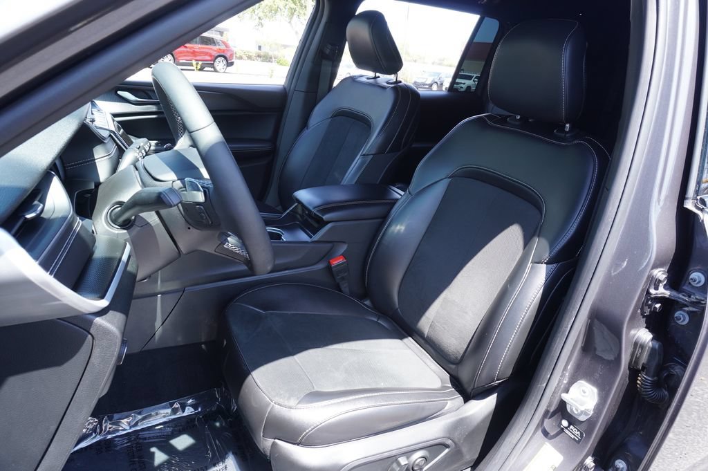 Used 2025 Jeep Grand Cherokee L Altitude RWD image 16