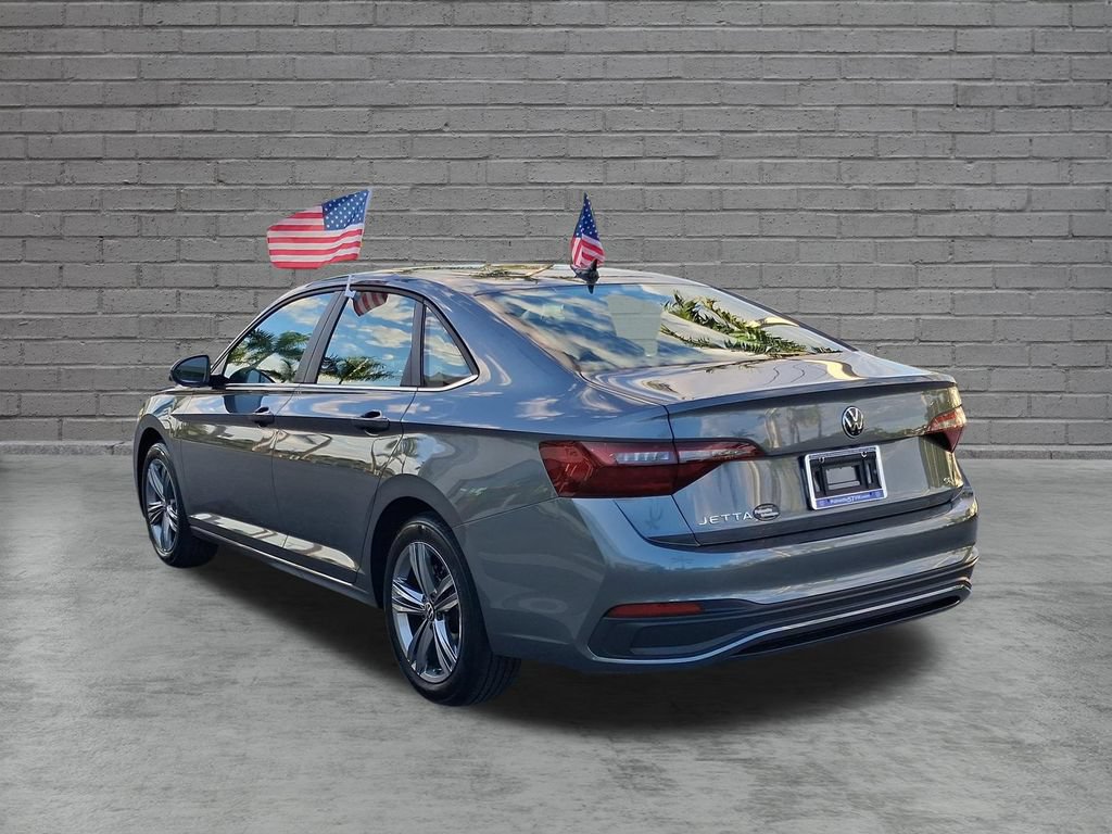Certified 2023 Volkswagen Jetta SE w/ Panoramic Sunroof Package FWD image 9