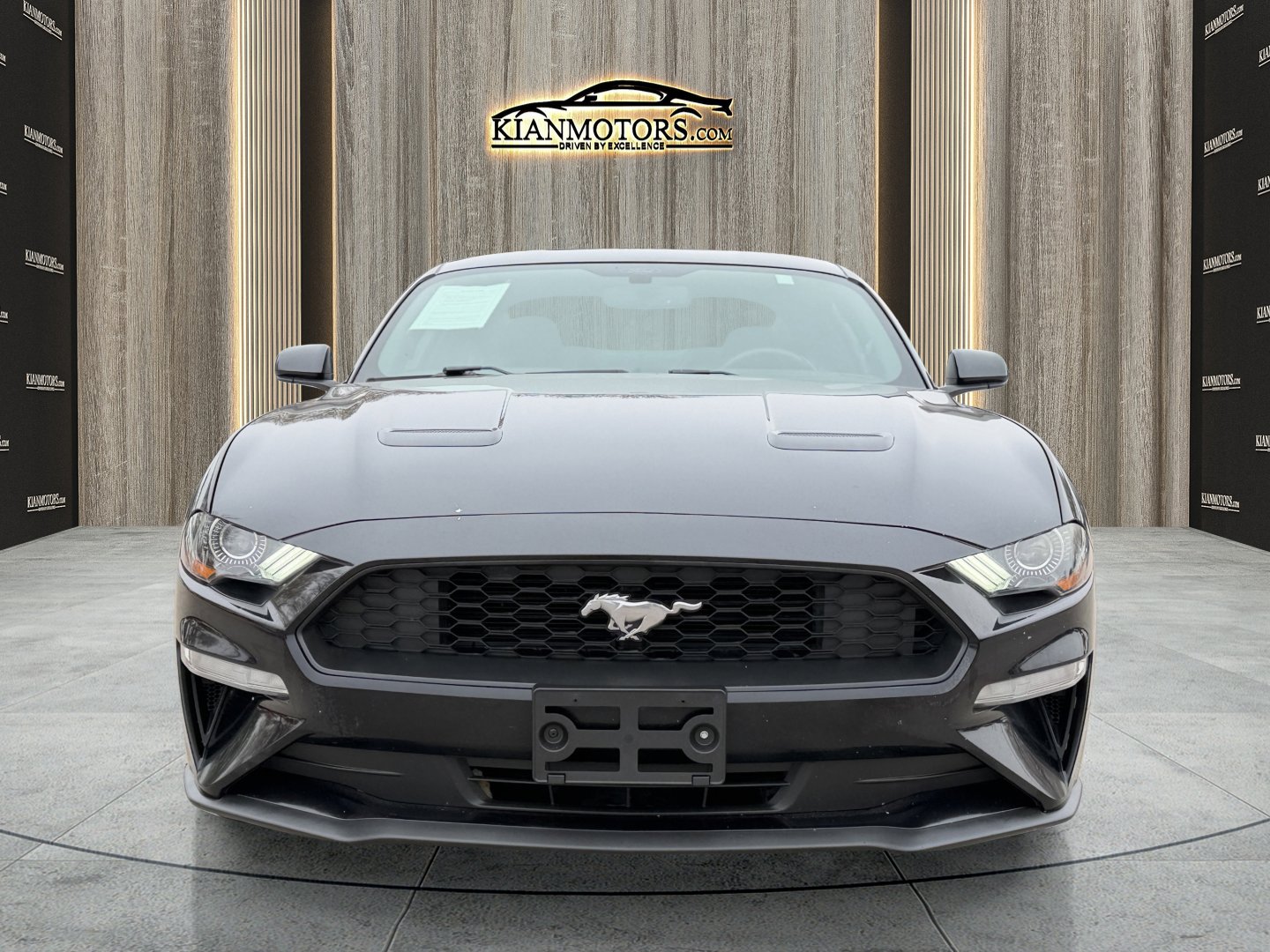 Used 2019 Ford Mustang Coupe image 2