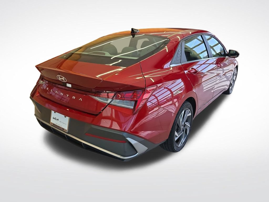 Used 2025 Hyundai Elantra SEL FWD image 6