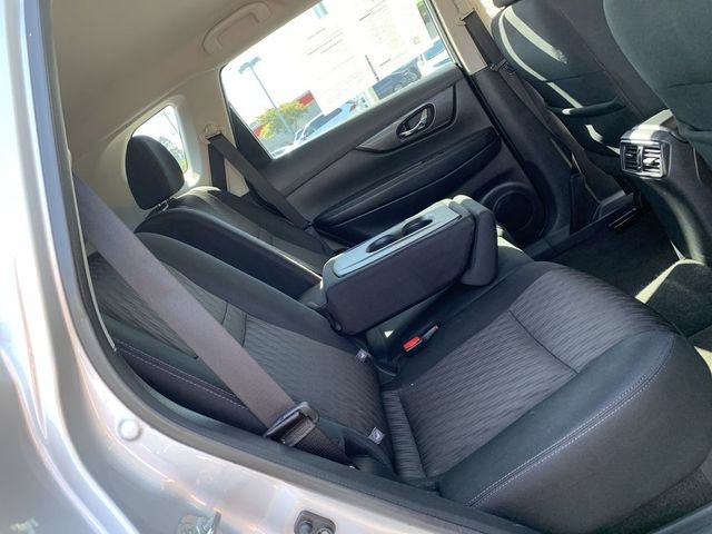 Used 2017 Nissan Rogue S FWD image 12