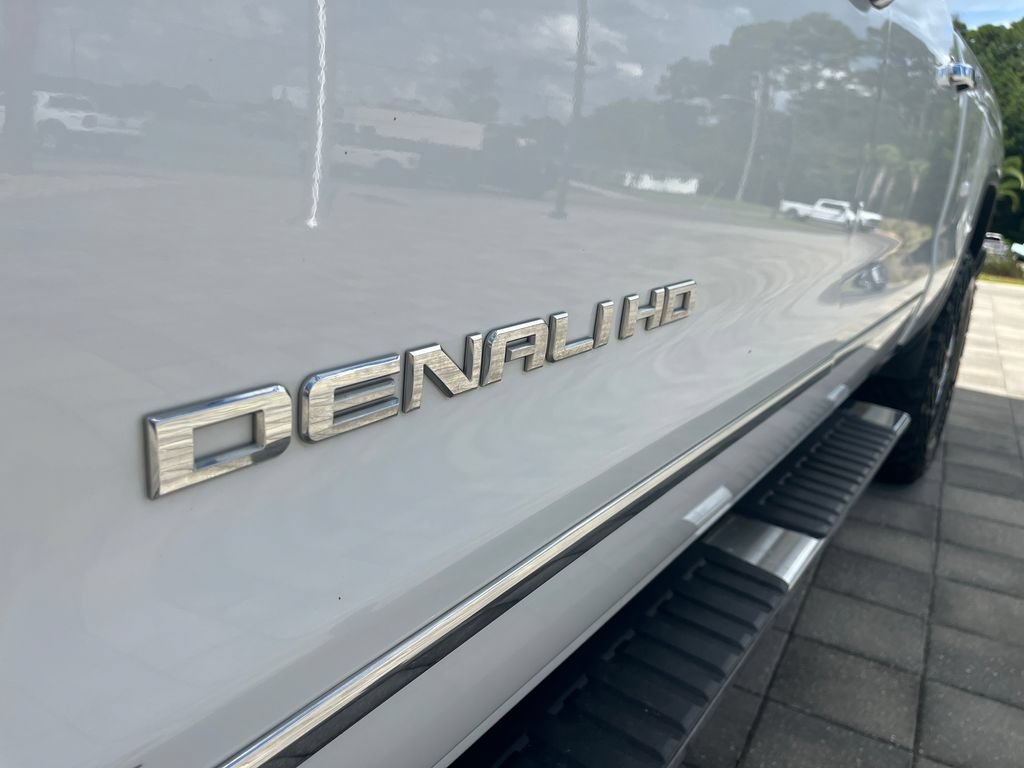 Used 2019 GMC Sierra 2500 Denali w/ Duramax Plus Package AWD/4WD image 12
