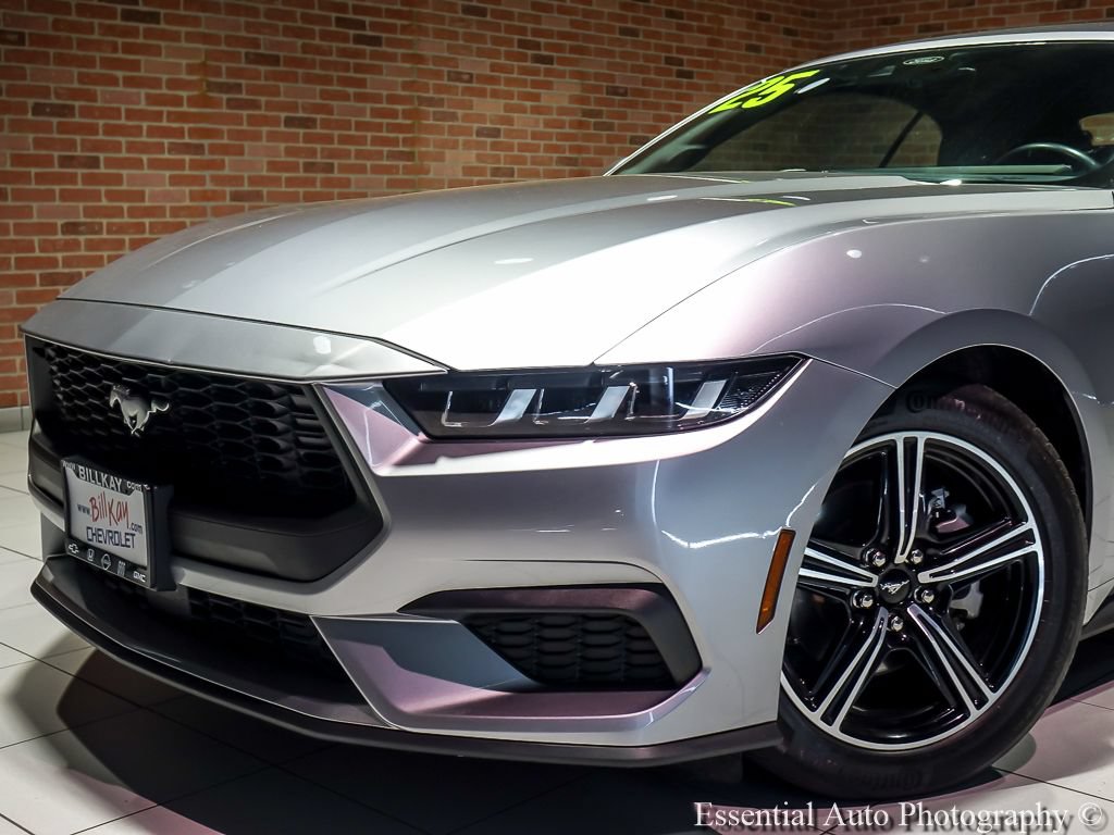 Used 2025 Ford Mustang Premium RWD image 3