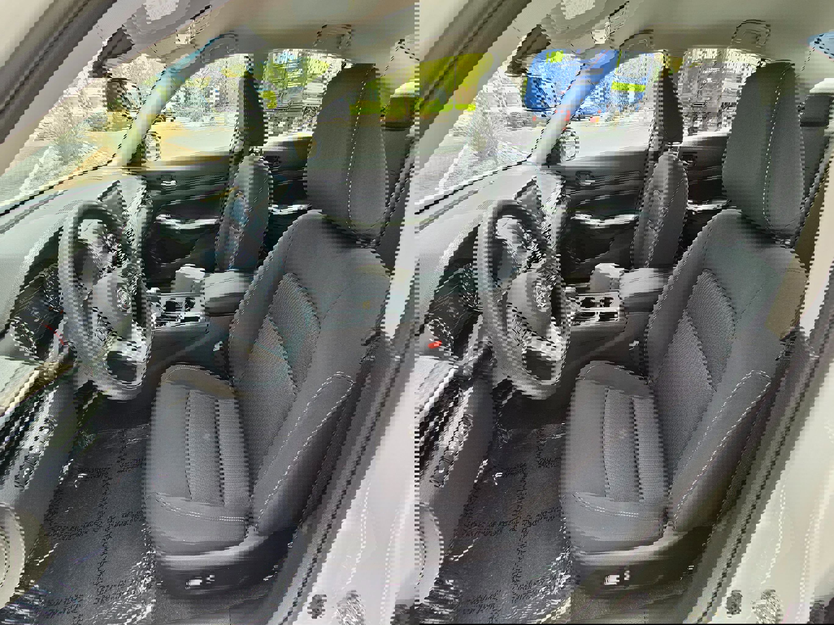 Used 2025 Nissan Altima 2.5 SV image 14