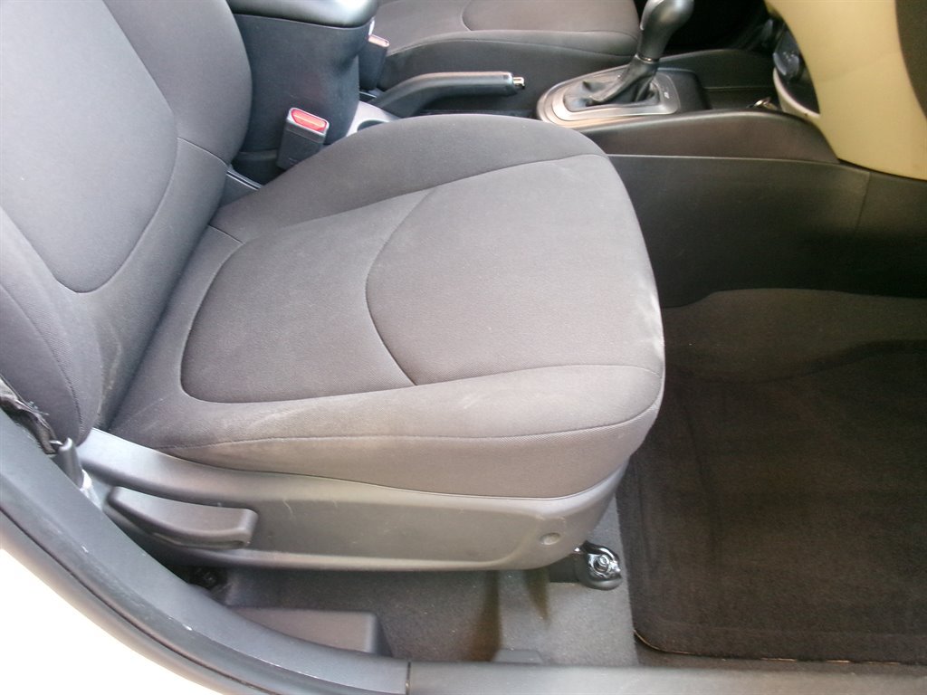 Used 2011 Kia Soul ! FWD image 22