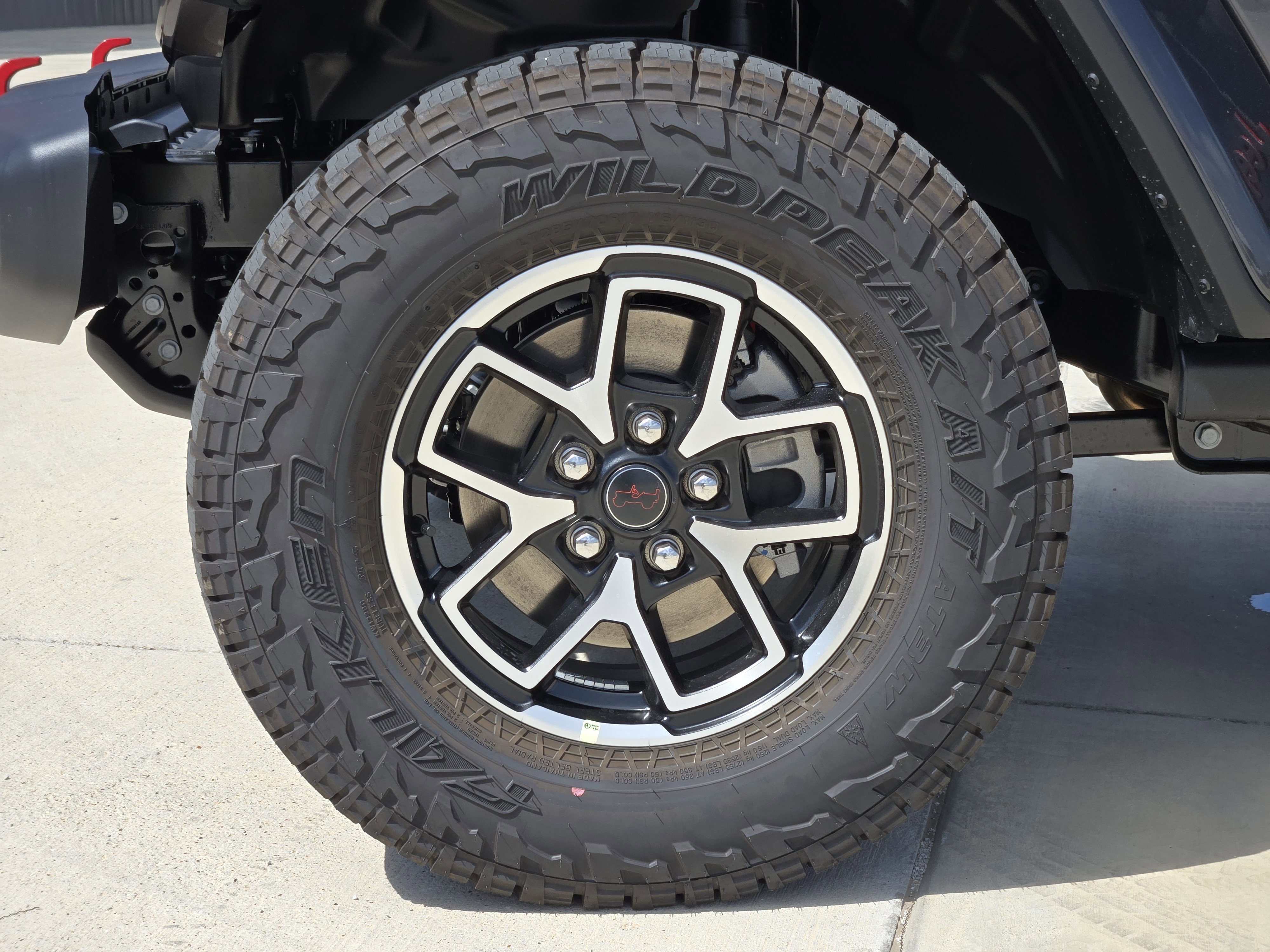 New 2025 Jeep Gladiator Rubicon w/ Convenience Group AWD/4WD image 11