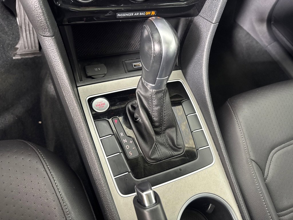 Used 2021 Volkswagen Passat 2.0T SE image 21