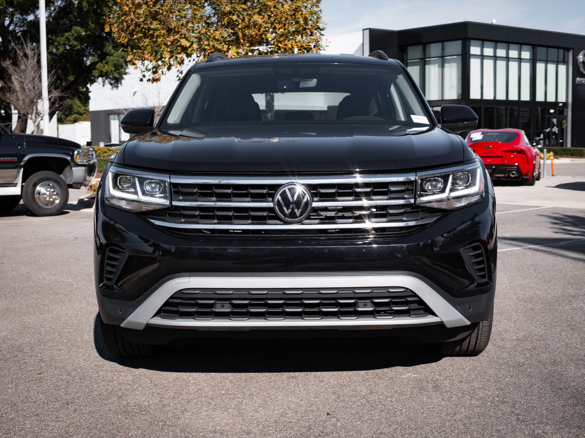 Used 2023 Volkswagen Atlas SE image 3
