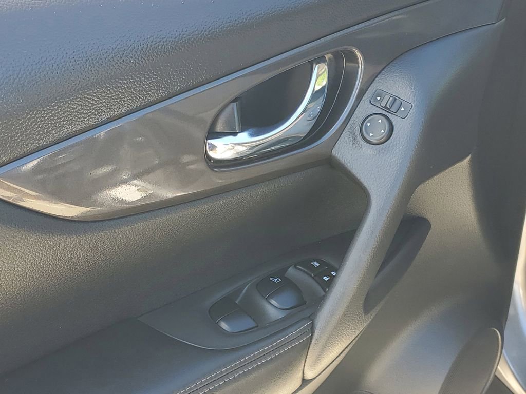 Certified 2020 Nissan Rogue SV FWD image 27