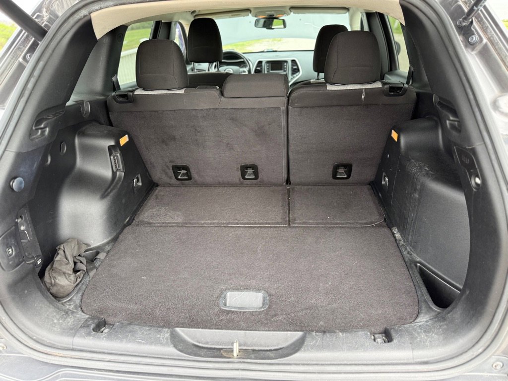 Used 2014 Jeep Cherokee Latitude w/ Comfort/Convenience Group FWD image 18
