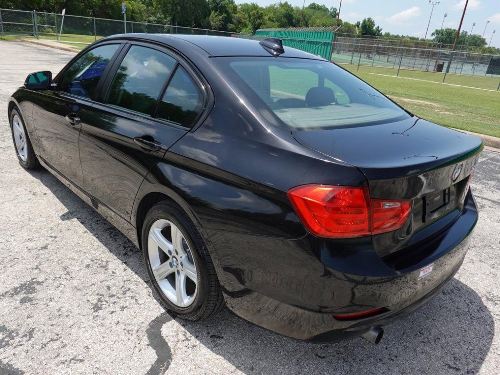 Used 2013 BMW 320i Sedan RWD image 5