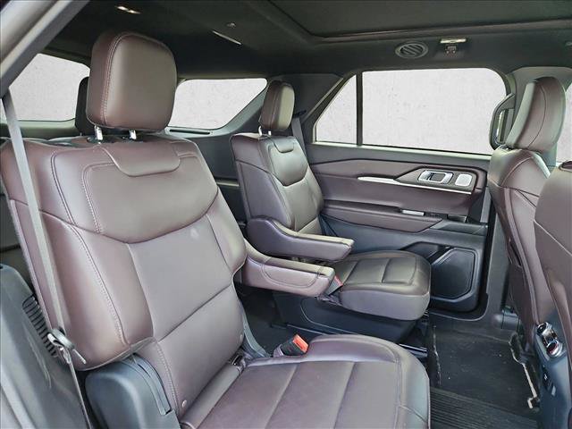 Used 2025 Ford Explorer Platinum RWD image 21