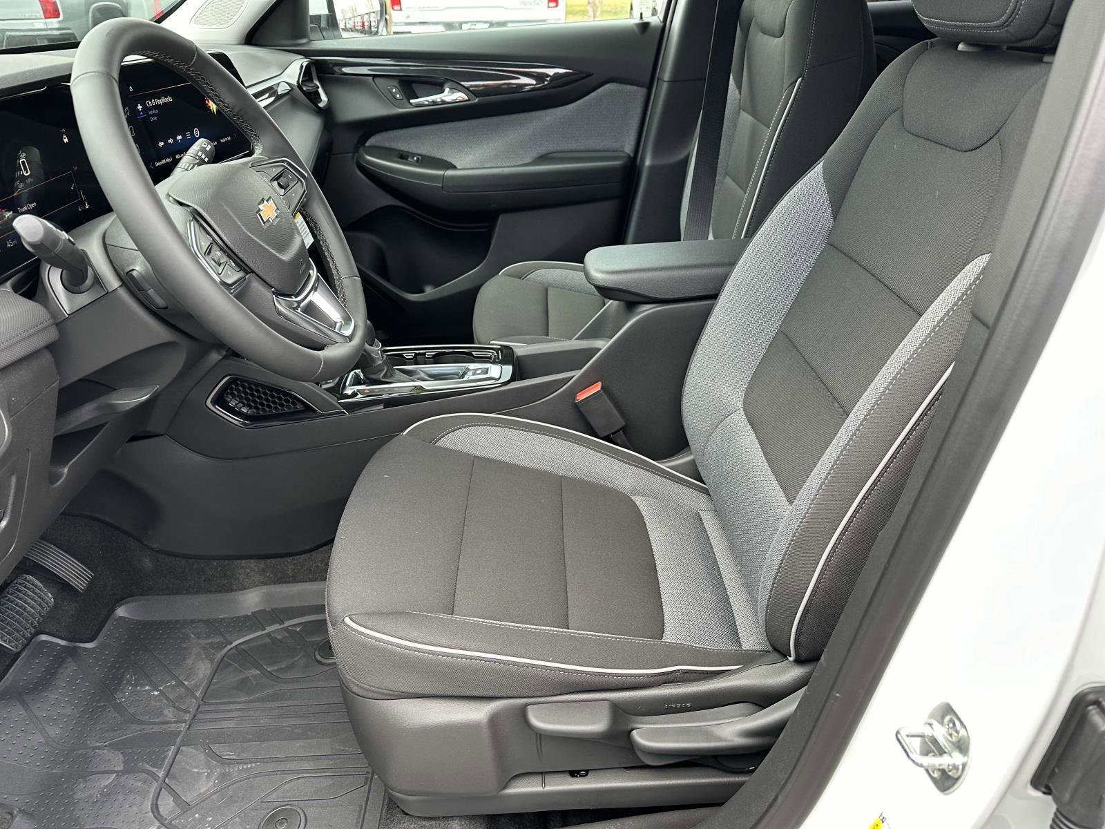 New 2025 Chevrolet TrailBlazer LT w/ LT Cold Weather Package image 9