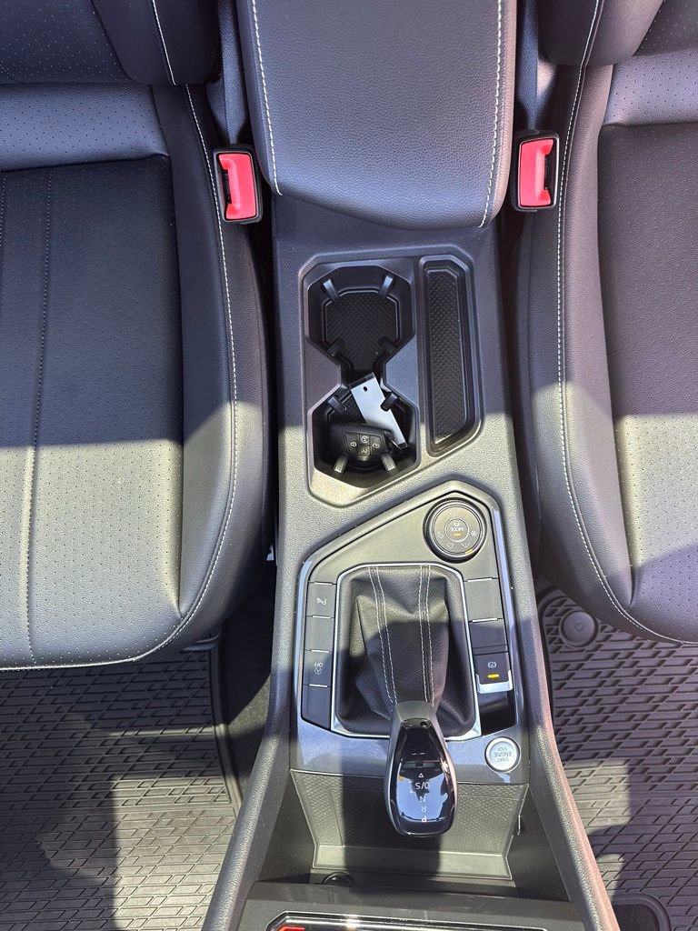 Used 2022 Volkswagen Tiguan SE R-Line AWD/4WD image 33