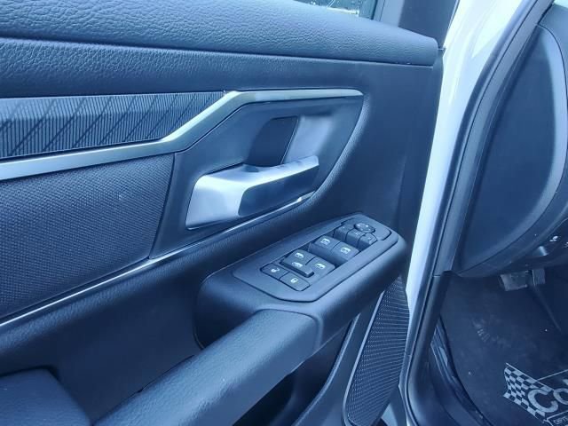 New 2026 RAM 1500 4x4 Crew Cab image 7
