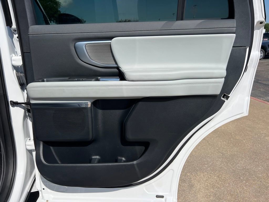 Used 2025 Ford Expedition Platinum AWD/4WD image 14