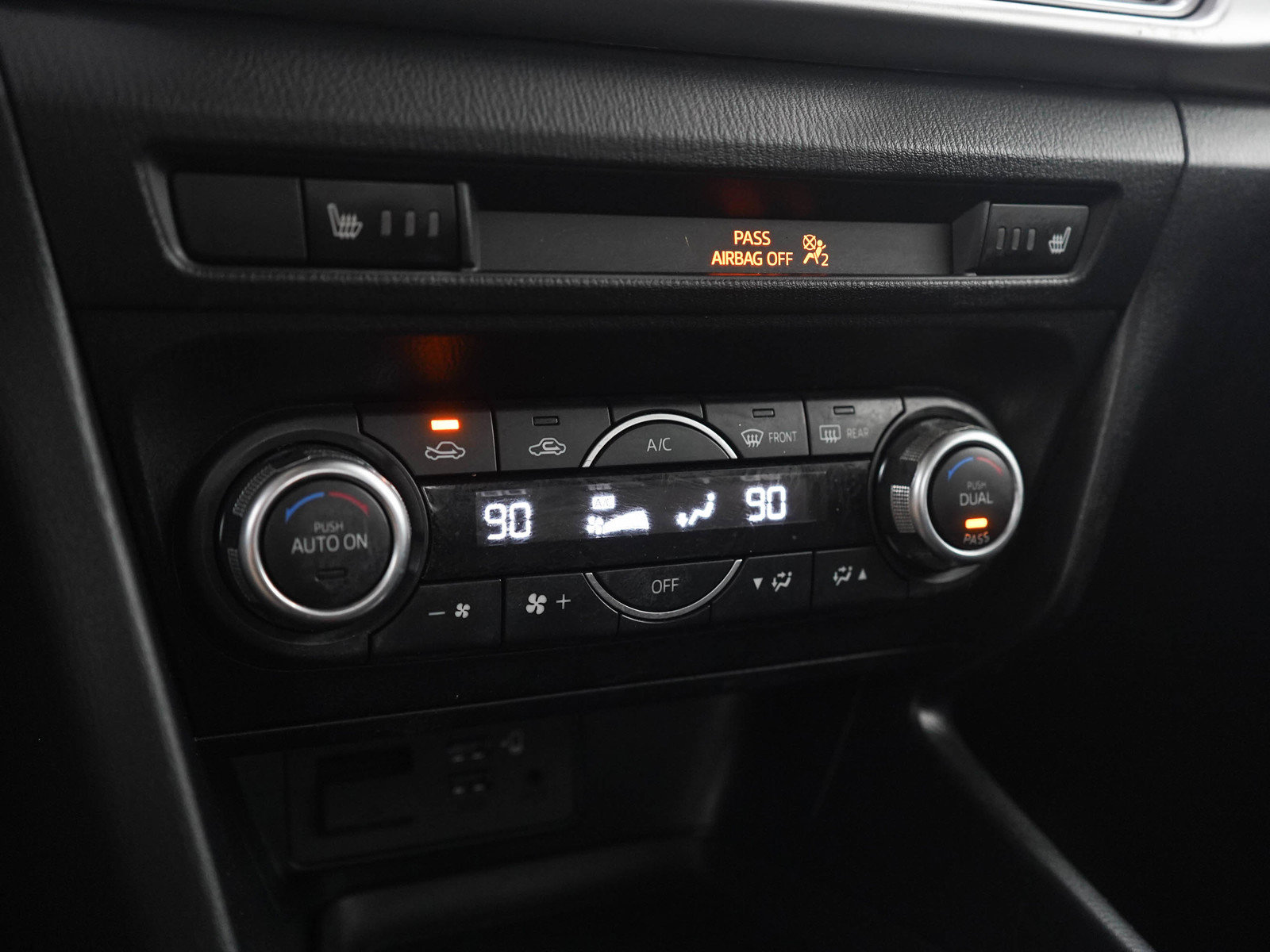 Used 2018 MAZDA MAZDA3 Touring FWD image 21