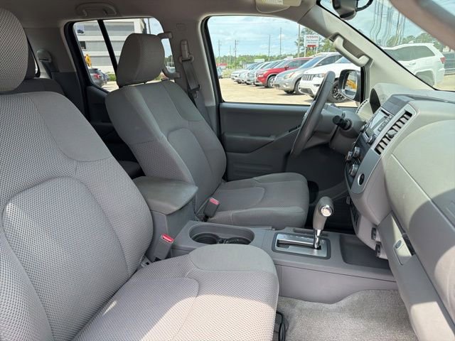 Used 2015 Nissan Frontier SV w/ SV Value Truck Package AWD/4WD image 16