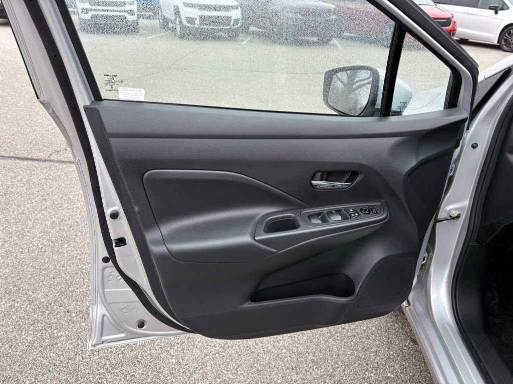 Used 2025 Nissan Versa SV image 8