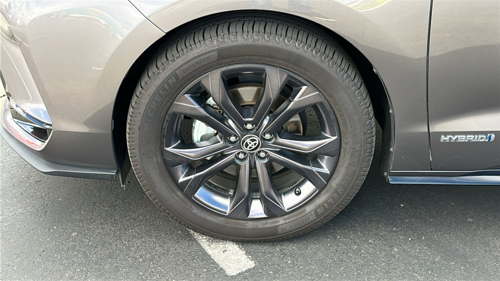 Used 2021 Toyota Sienna XSE image 9