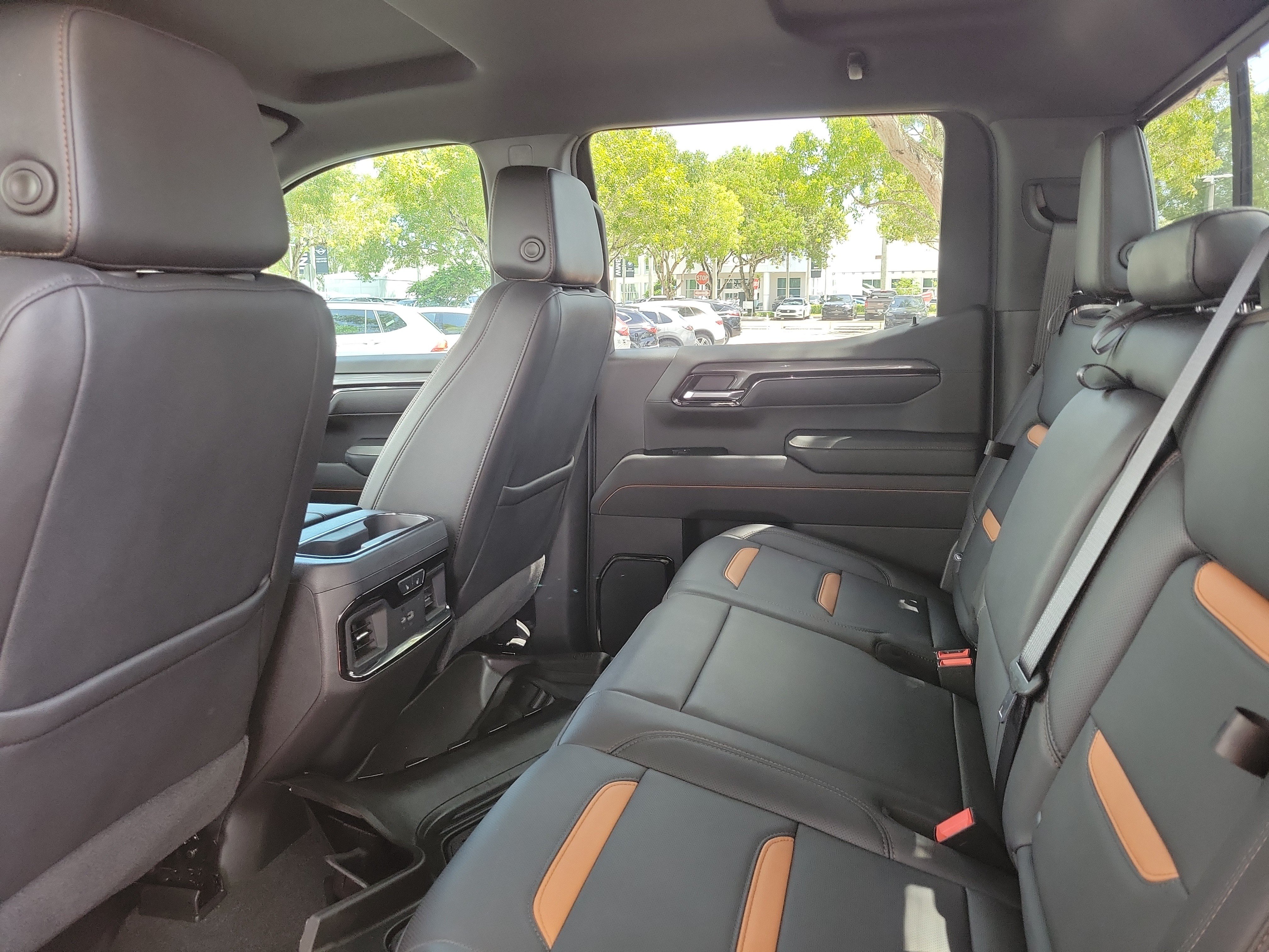 Used 2025 GMC Sierra 1500 AT4 w/ AT4 Premium Package AWD/4WD image 9
