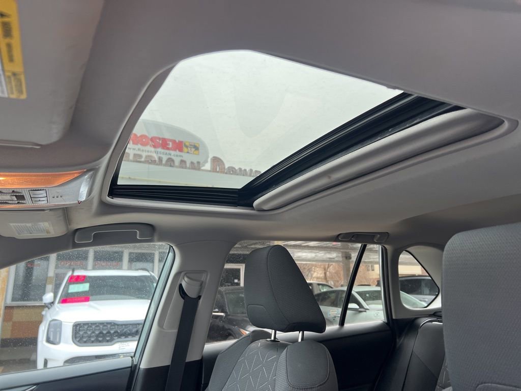 Used 2020 Toyota RAV4 XLE w/ Convenience Package image 8