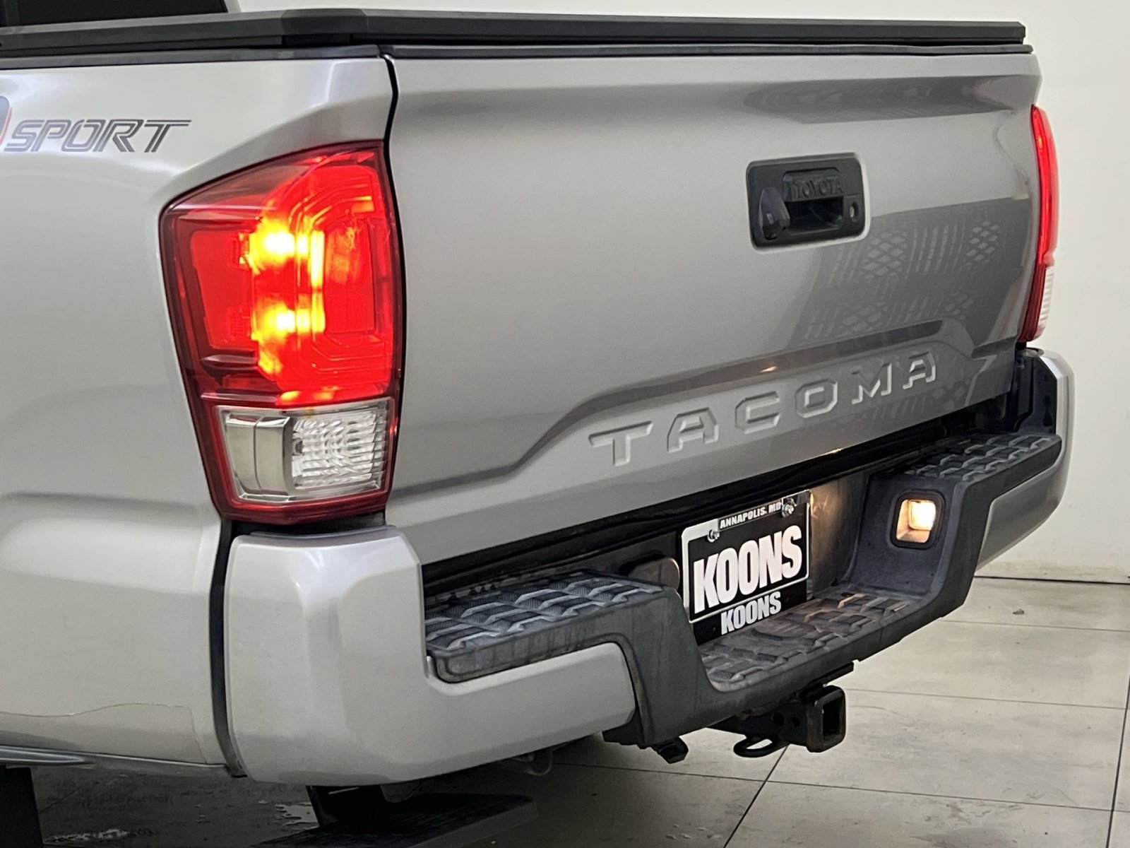 Used 2016 Toyota Tacoma TRD Sport image 28