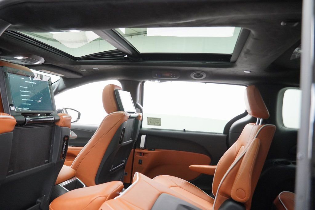 New 2026 Chrysler Pacifica Pinnacle image 22