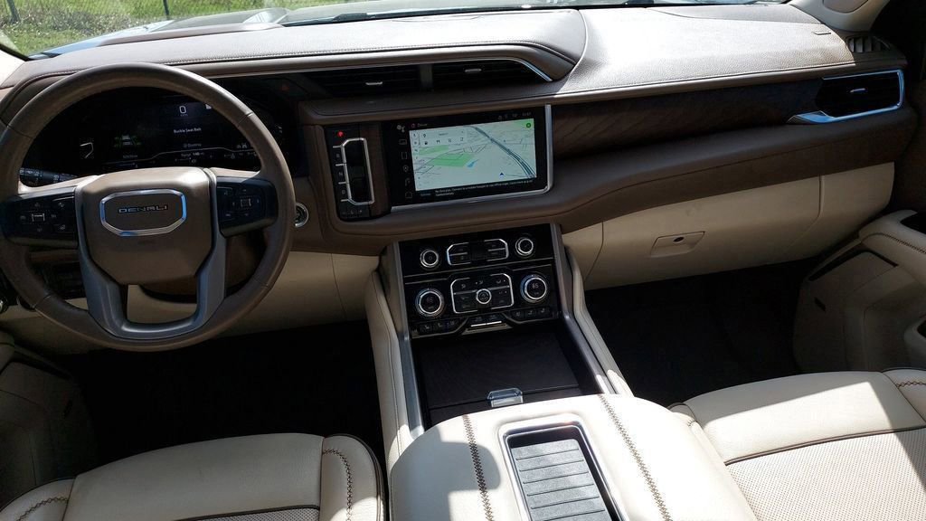 Used 2022 GMC Yukon XL Denali w/ Denali Premium Package image 31