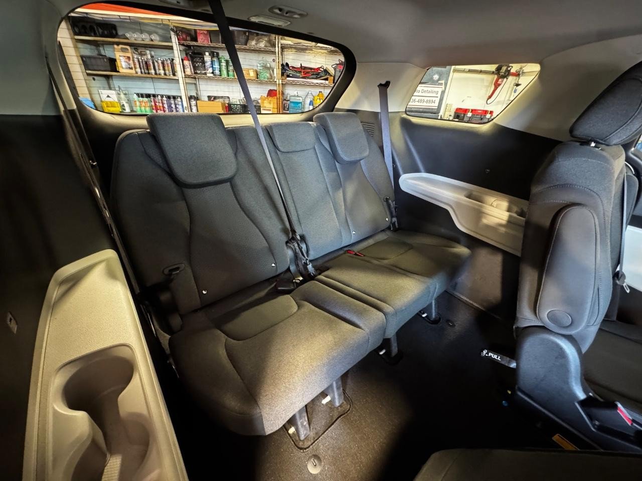 Used 2023 Kia Carnival LX FWD image 11