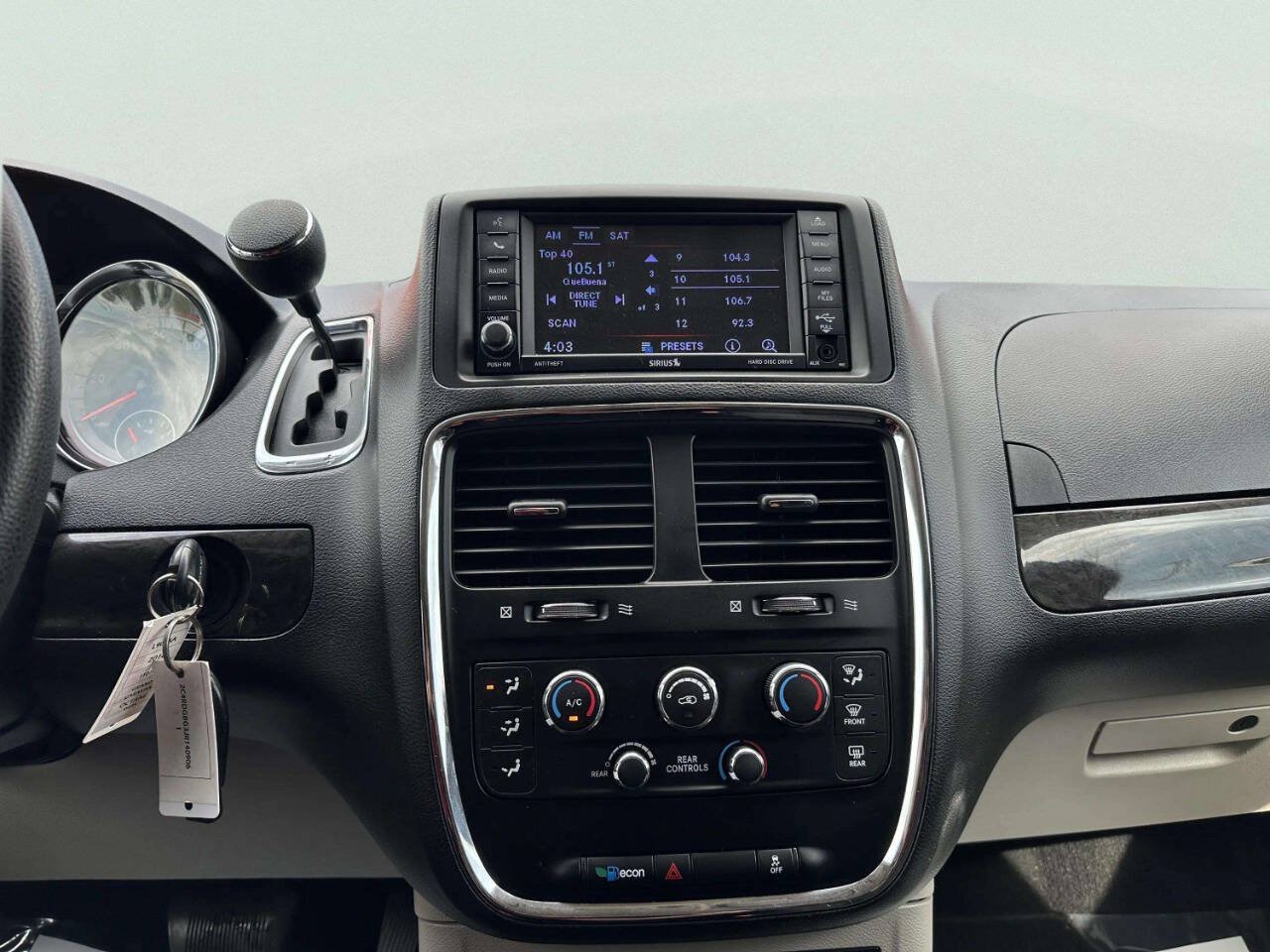 Used 2018 Dodge Grand Caravan SE w/ UConnect Hands-Free Group FWD image 18