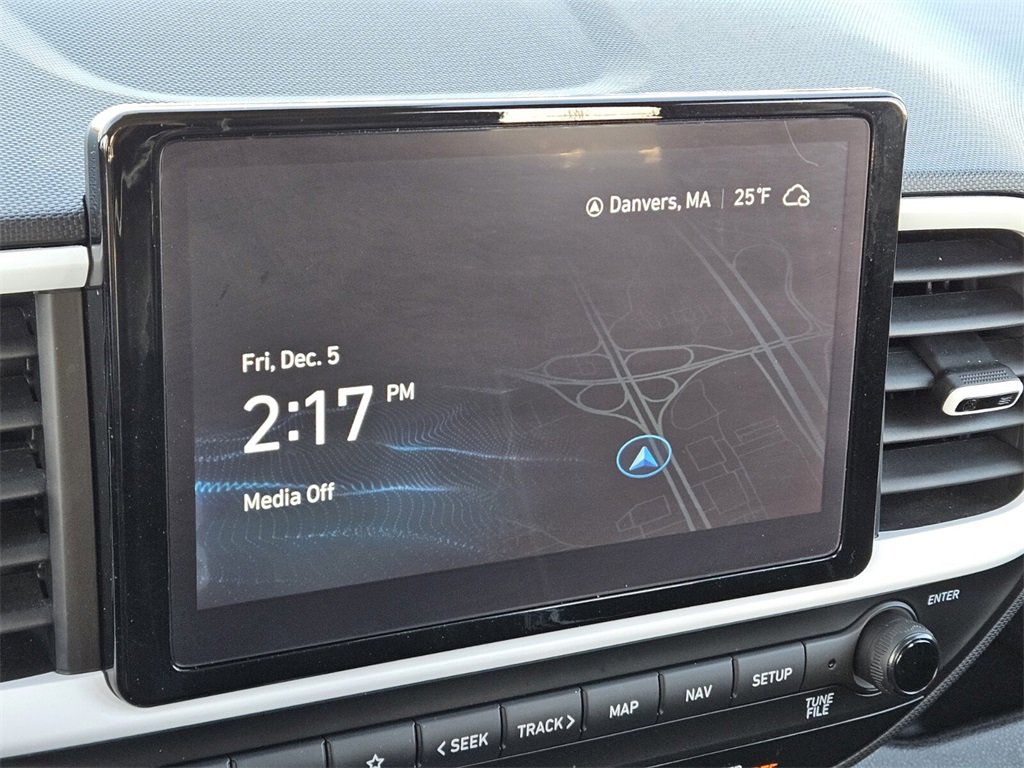 Used 2023 Hyundai Venue Limited image 16