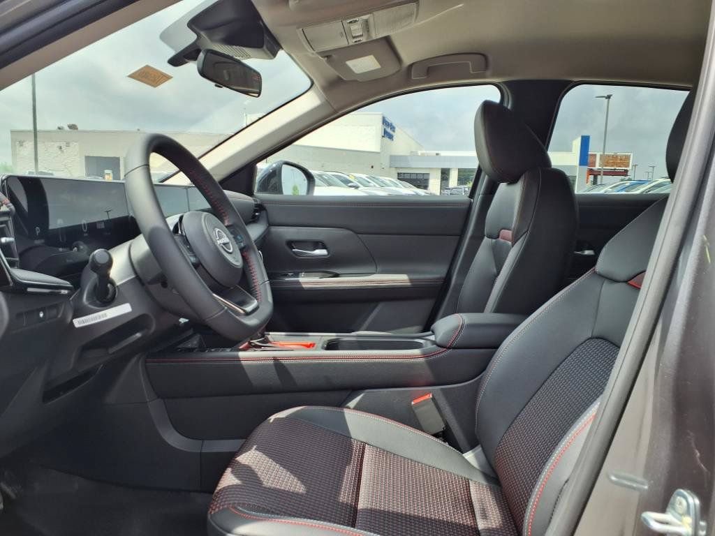 New 2025 Nissan Kicks SR AWD/4WD image 14