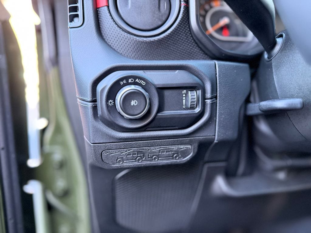 Used 2024 Jeep Wrangler Unlimited Rubicon AWD/4WD image 23