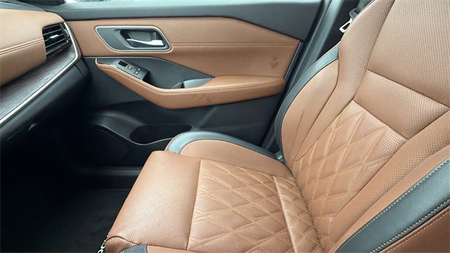 Used 2025 Nissan Rogue Platinum w/ Tech Package image 23