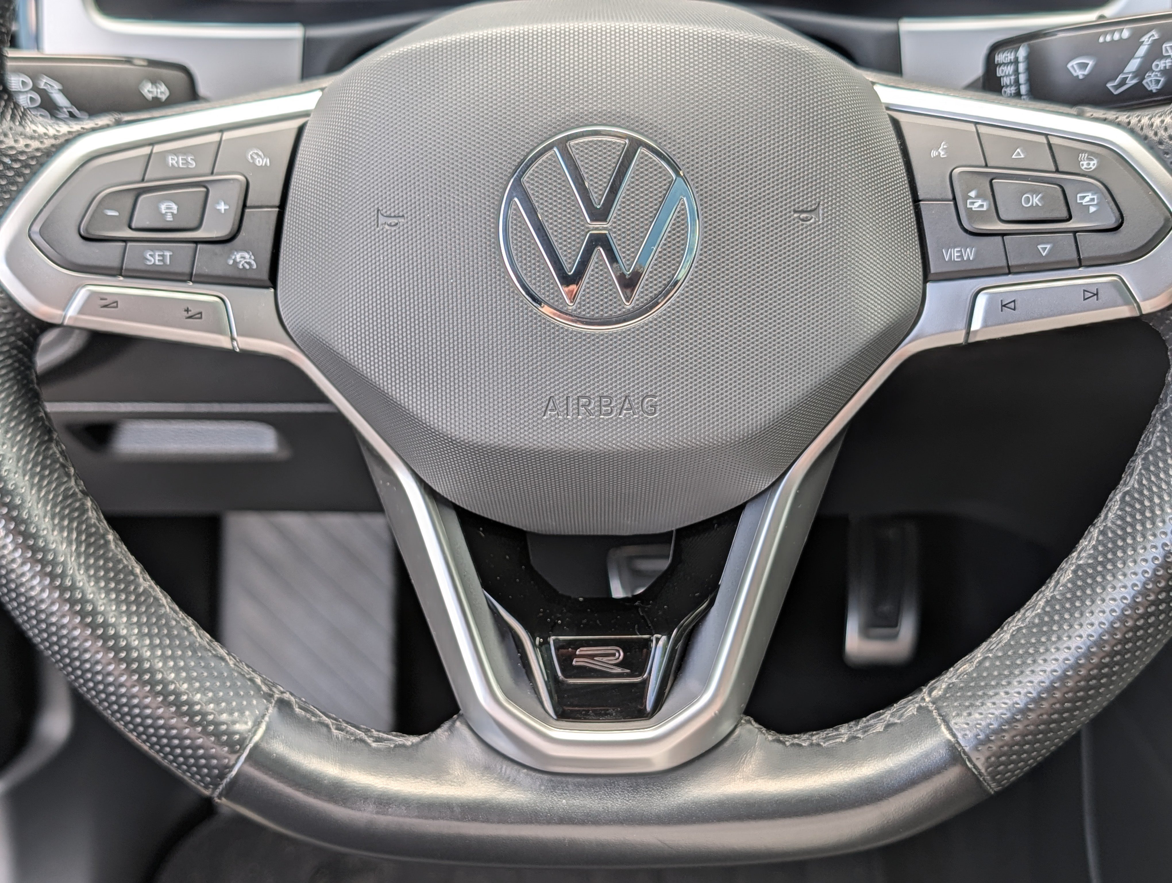 Certified 2021 Volkswagen Atlas Cross Sport SEL R-Line w/ Cross Sport MDO Package AWD/4WD image 25