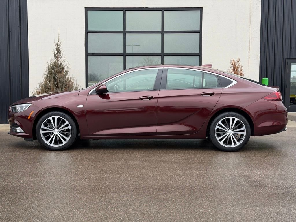 Used 2018 Buick Regal Essence image 2