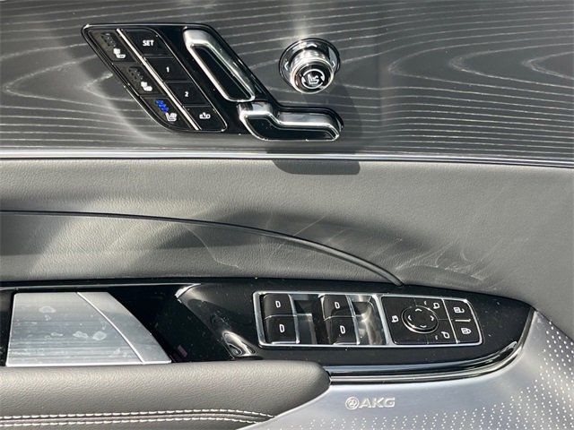 New 2025 Cadillac Lyriq Luxury image 9