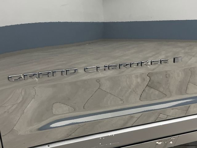 Used 2025 Jeep Grand Cherokee Limited w/ Luxury Tech Group II image 37