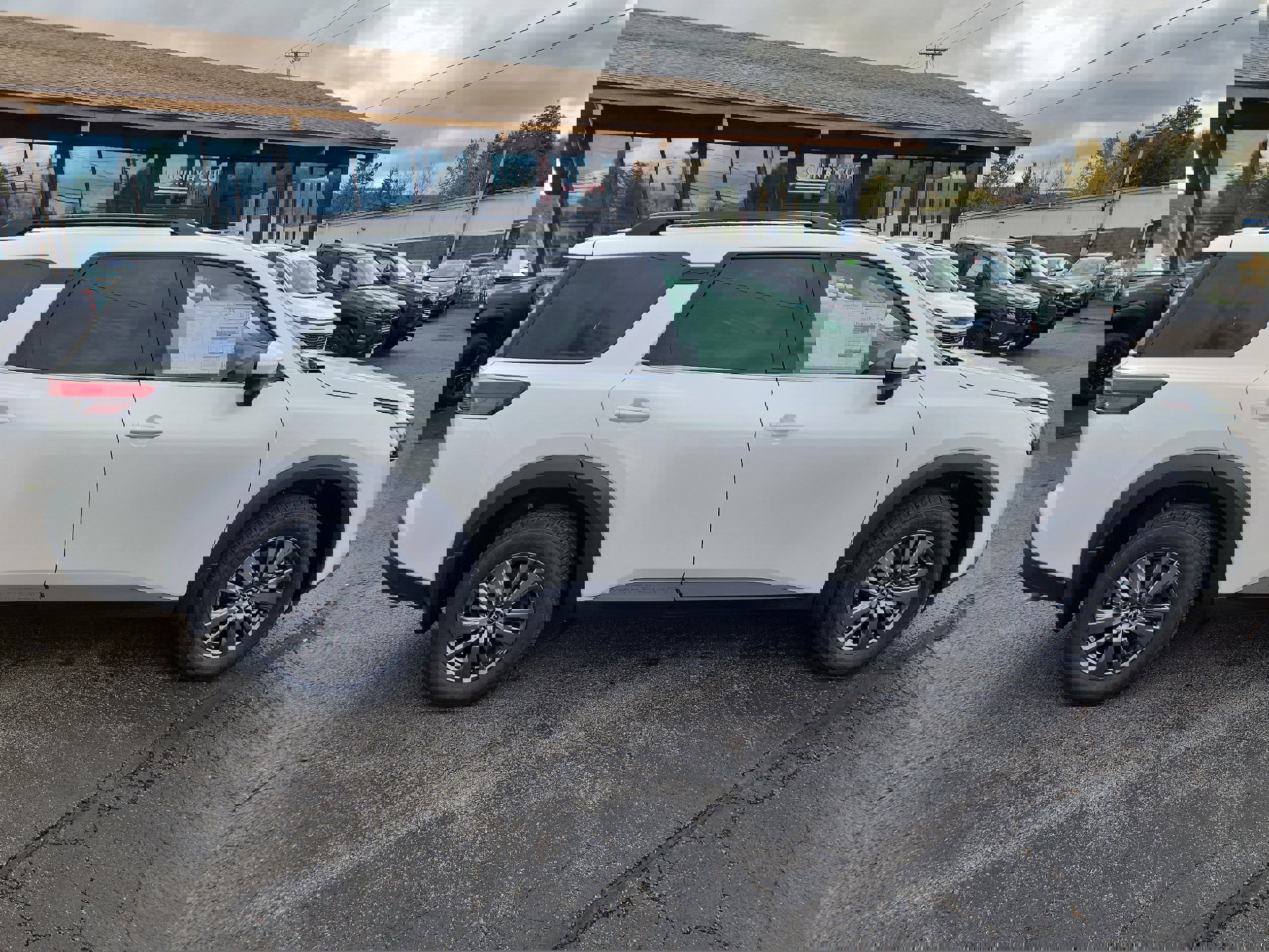 New 2025 Nissan Pathfinder SV image 9