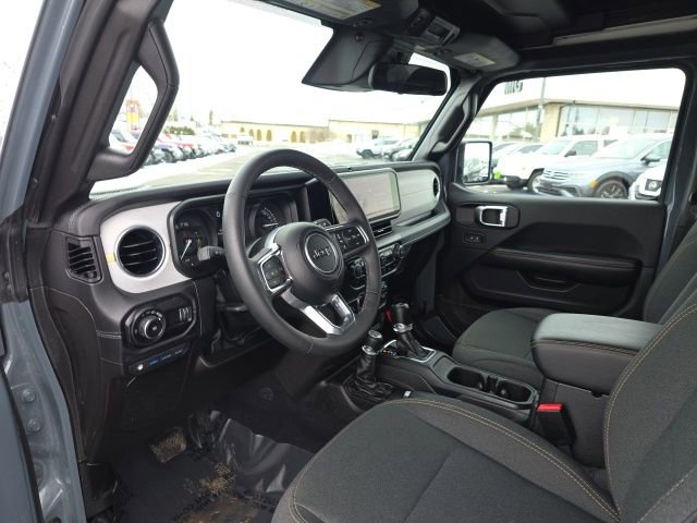 Used 2025 Jeep Wrangler Unlimited Sahara w/ Safety Group image 15