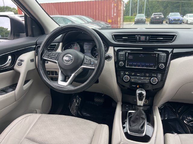 Used 2022 Nissan Rogue Sport SV w/ Technology Package FWD image 15