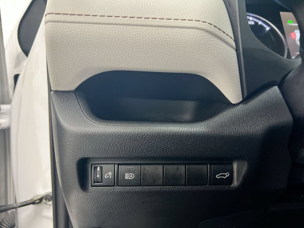 Used 2022 Toyota RAV4 XLE w/ Convenience Package AWD/4WD image 19