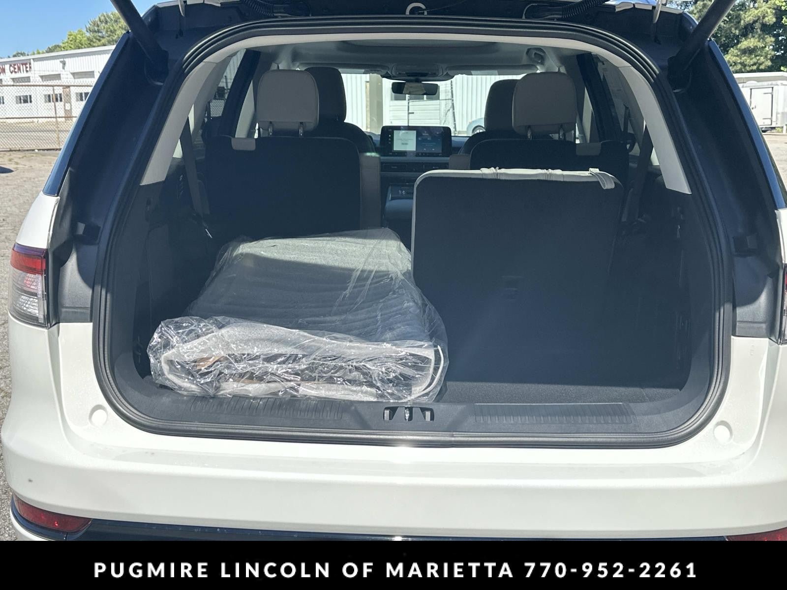 New 2026 Lincoln Aviator 2WD w/ Jet Appearance Package image 18