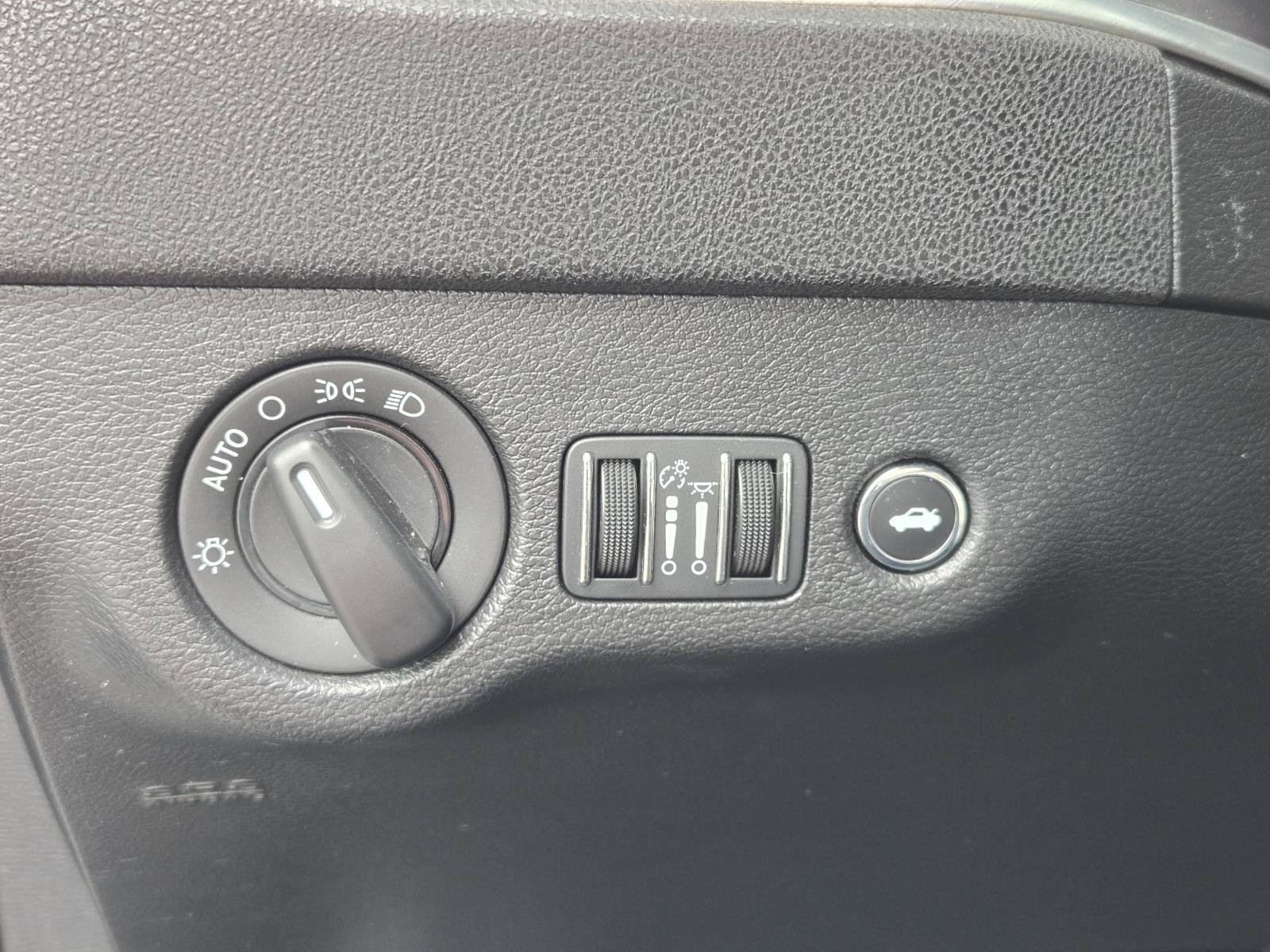 Used 2020 Dodge Charger SXT RWD image 18