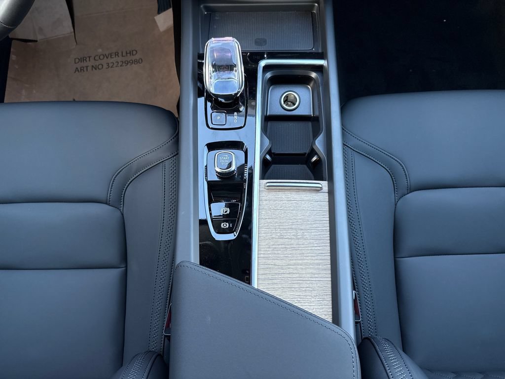 New 2026 Volvo XC60 B5 Plus AWD/4WD image 13