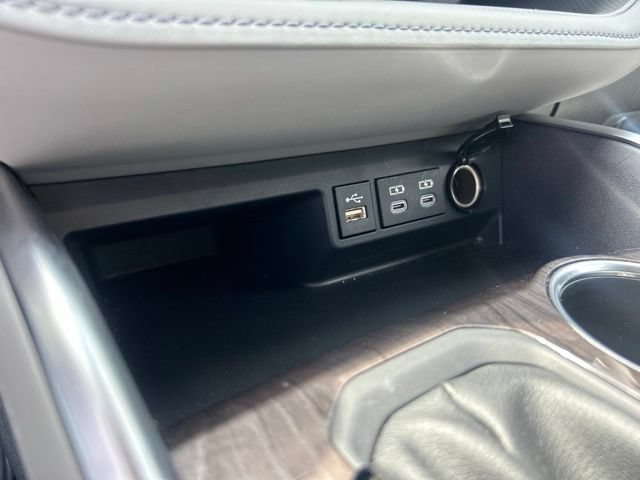Used 2025 Toyota Highlander Platinum AWD/4WD image 25