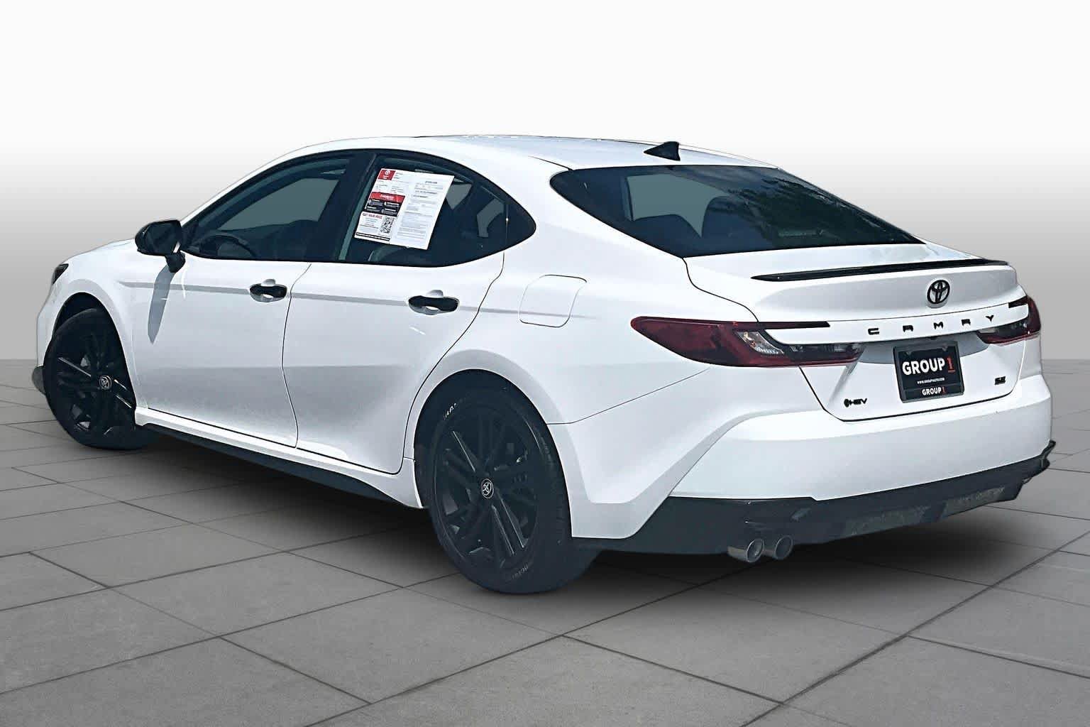 Used 2026 Toyota Camry Hybrid w/ Convenience Package FWD image 12