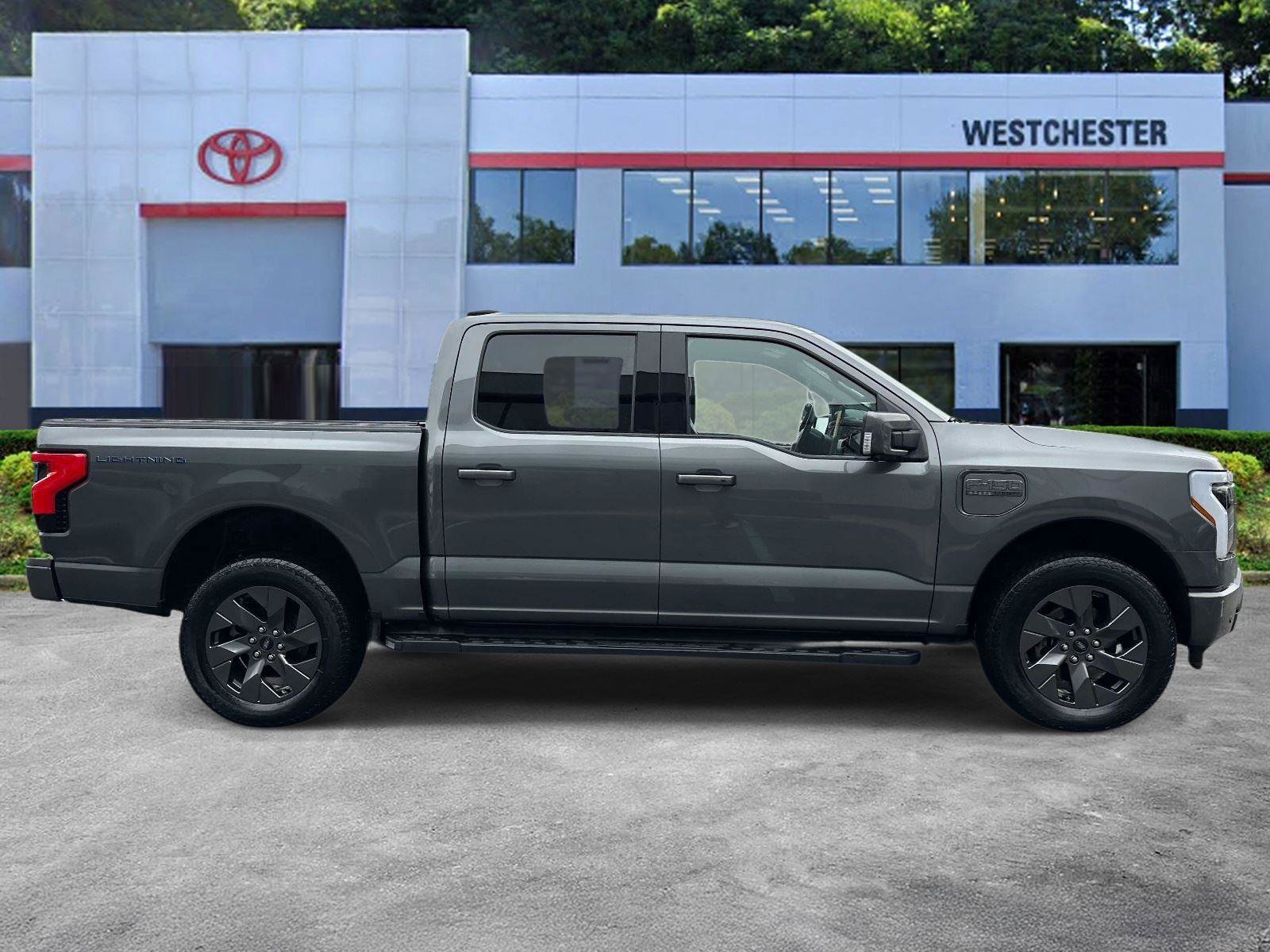 Used 2023 Ford F150 Lightning Lariat image 2