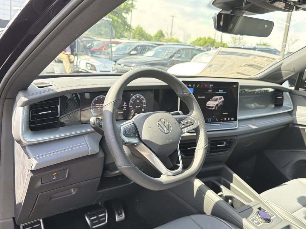 New 2026 Volkswagen Tiguan SE R-Line FWD image 10